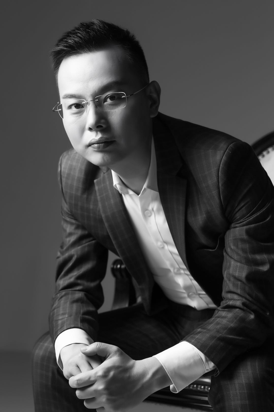 ***凡