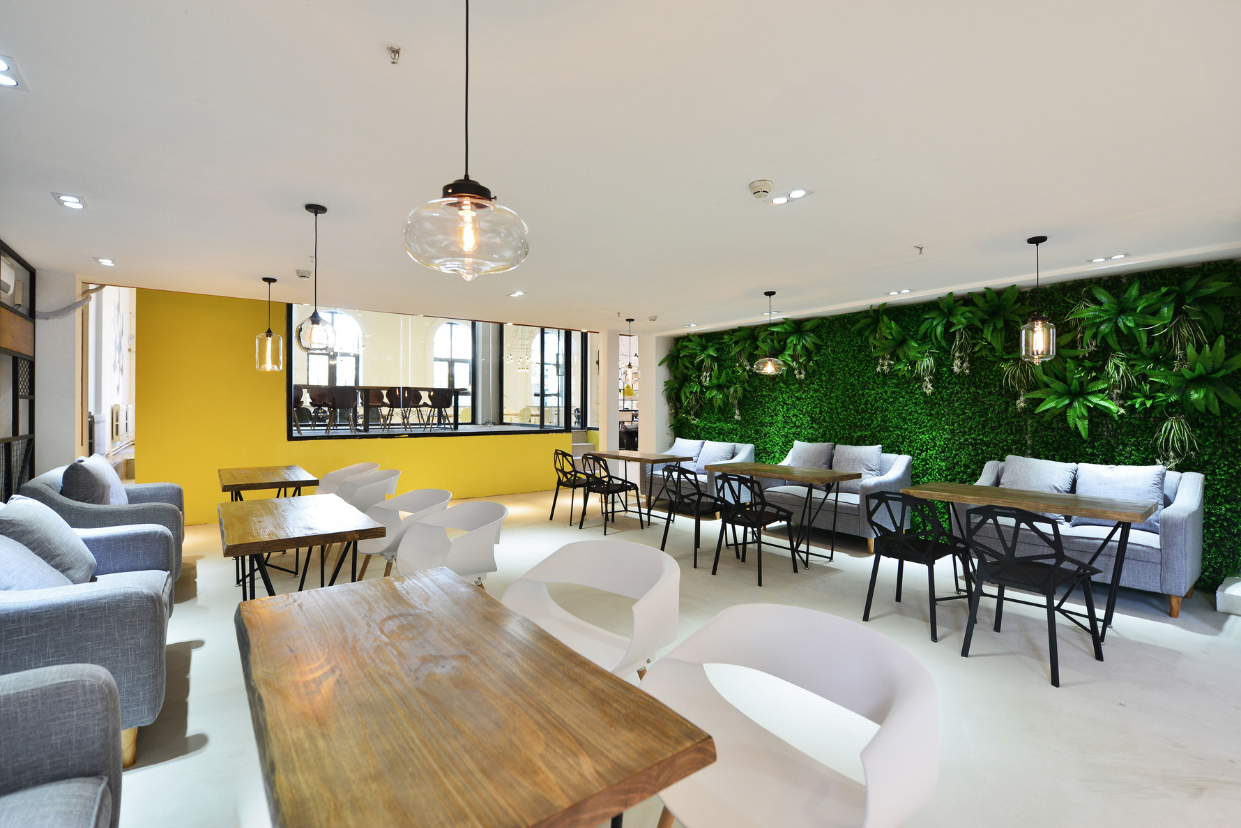 现代风格办公室装修设计效果图