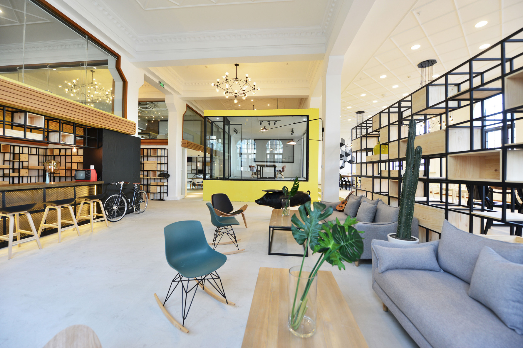 现代风格办公室装修设计效果图