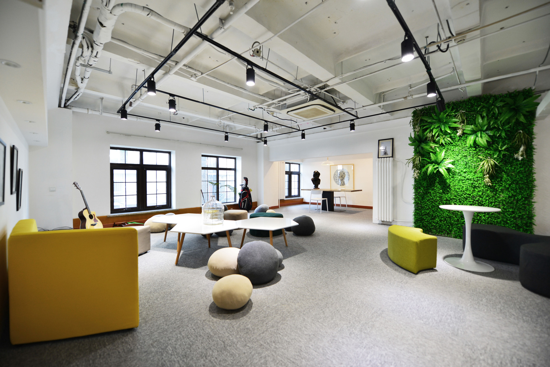 现代风格工作室装修设计效果图